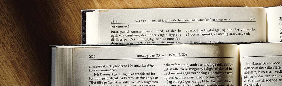 Eksempler på sider med henholdsvis spaltenummerering og sidenummerering.